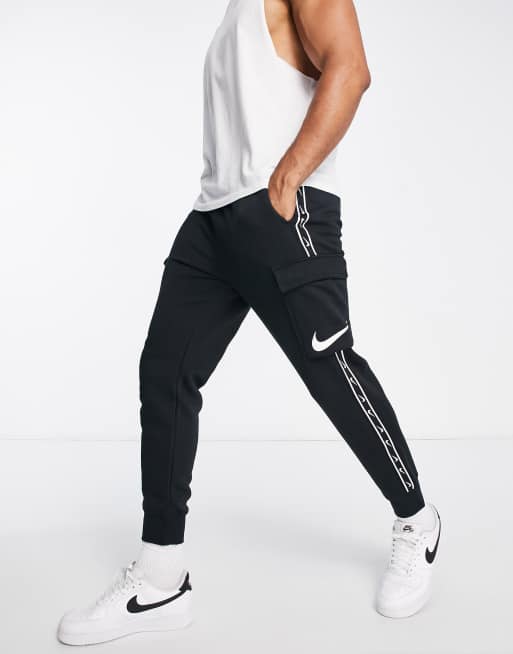 Nike Repeat Pack CargoJogginghose in Schwarz ASOS