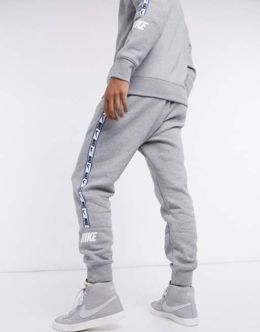 Nike Repeat Pack Survetement avec bandes a logo Gris ASOS