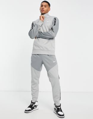 Nike – Repeat Pack – Jogginghose aus Polystrick in Grau