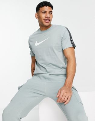 T-shirts et débardeurs Nike - Repeat Pack - T-shirt avec bande griffée - Vert sauge