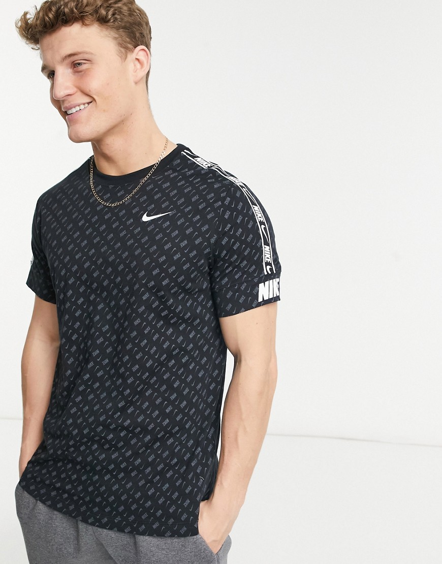 Nike - Repeat Pack - T-shirt met logo, allover print en bies in zwart
