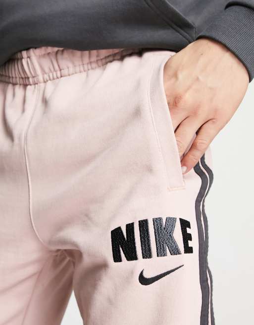 Nike joggers just do it outlet waistband