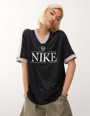 Nike Nike Retro Football v-neck shirt in black and white