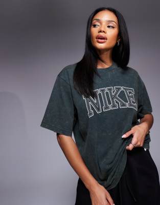 Nike Retro Logo Oversized T-shirt In Green