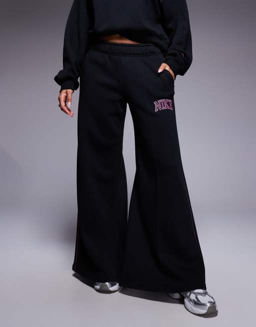 Nike retro logo straight leg sweatpants in black