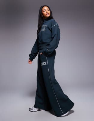 Nike Nike retro logo wide leg joggers in dark green