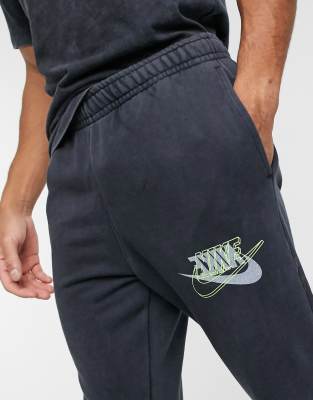 Nike Retro Pack cuffed joggers in black