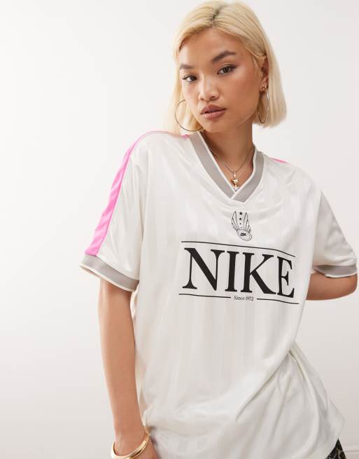 Nike Retro - Voetbalshirt met V-hals in wit en roze