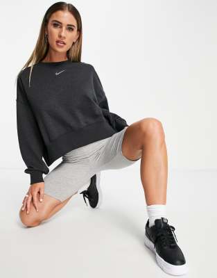 nike cropped crew