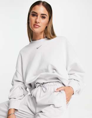 nike gray printed long sleeve crew neck crop top sweater