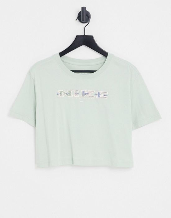 https://images.asos-media.com/products/nike-revival-pack-essential-logo-crop-t-shirt-in-pale-green/201015725-1-palegreen?$n_550w$&wid=550&fit=constrain