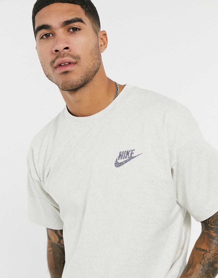 Nike Revival t-shirt in off white-Navy