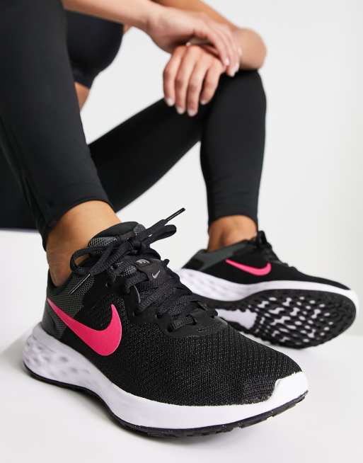 Nike black lightweight trainers sale