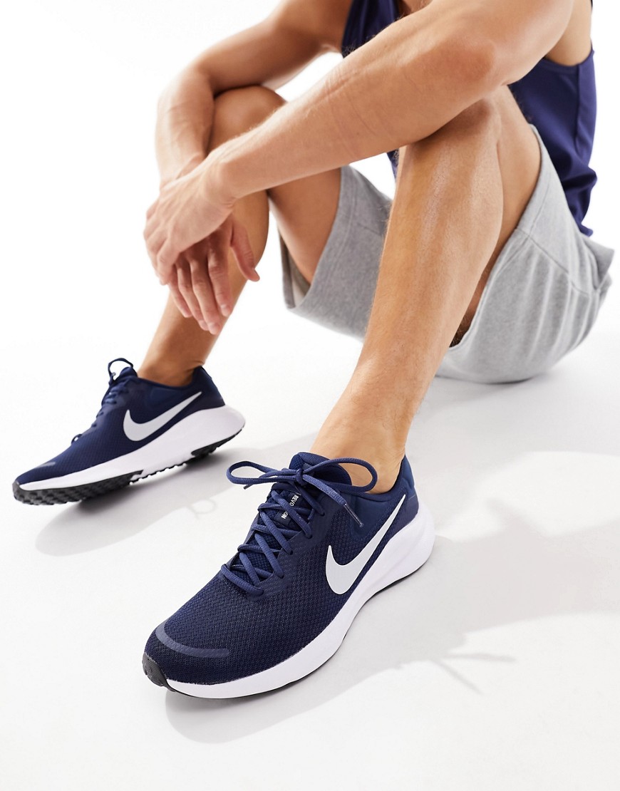 Nike Revolution 7 trainers in navy and white