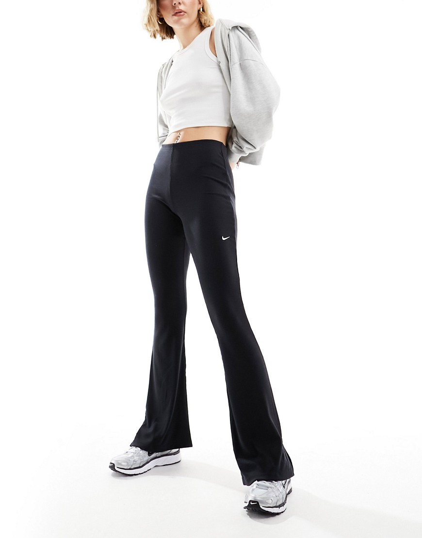 ribbed mid rise flared pants in black