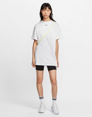 Femme Nike - Robe t-shirt oversize avec petit logo de la marque - Blanc