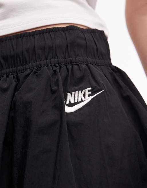 Nike – Rock in Schwarz mit Ballonsaum, 4 von 5