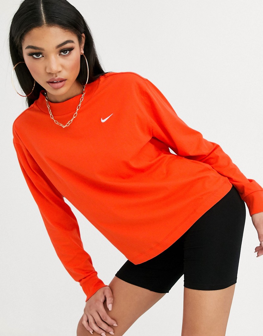 Nike – Röd långärmad t-shirt med liten Swoosh-logga