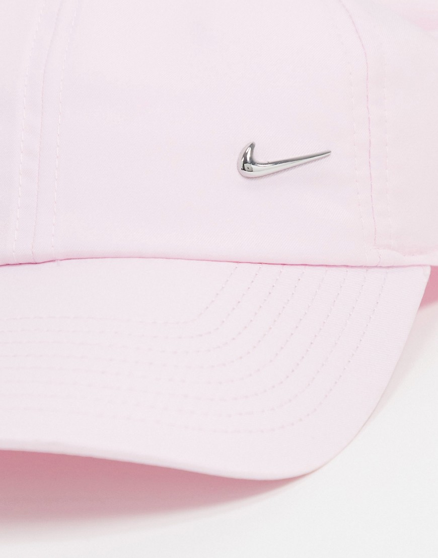 Nike – Rosa keps med metall-swoosh