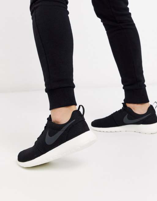 Pensativo Ninguna Respeto a ti mismo Nike Roshe One sneakers in black | ASOS