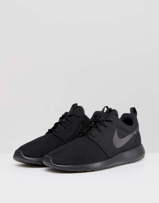 Black 2025 roshe trainers