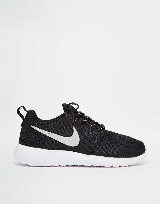 Nike roshe run on sale noir et blanc