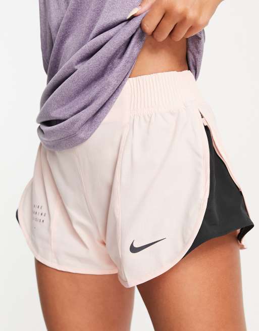Nike - Run Division - Dri-FIT - Tempo Luxe - Short in roze