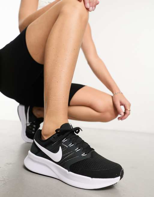 Nike Run Swift 3 in black and white ASOS