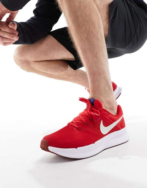 Red and white hot sale nike running shoes