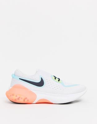 nike running 2 pod joyride trainers in white