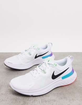 white nike sports trainers