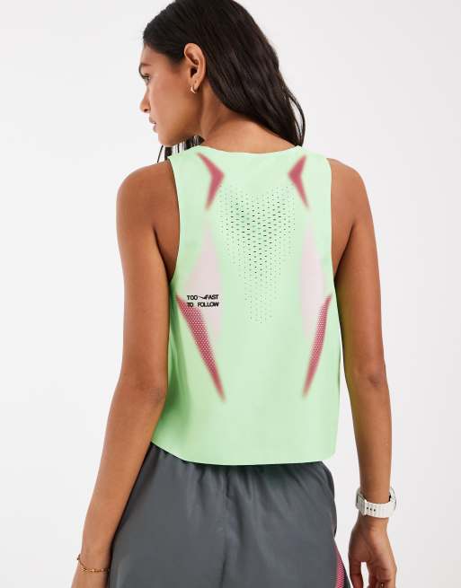 Nike Running Aeroswift Dri-FIT croppet tanktop i grøn, 4 af 4