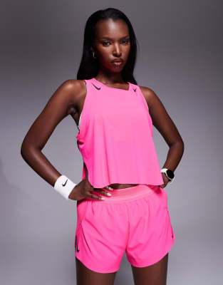 Nike Running - Aeroswift Dri-FIT - Plissierte Shorts in Rosa mit mittelhohem Bund