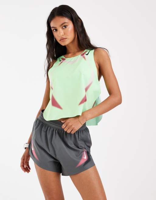 Nike Running Aeroswift Dri-FIT short mi-haut 3 pouces gris et rose, 2 de 5
