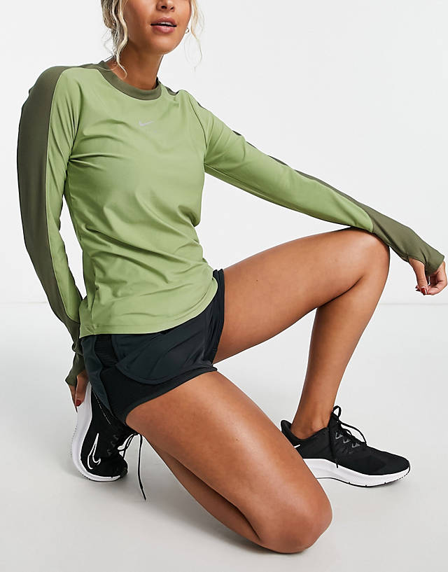 Nike Running - air dri-fit long sleeve crew neck top in khaki