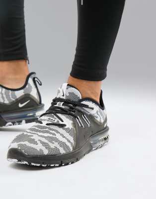 nike air max sequent trainers