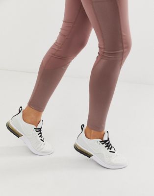 Nike Running – Air Max Sequent 4 – vita och guldfärgade träningsskor