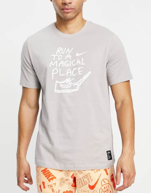 Nike Running - A.I.R. - T-shirt con stampa grafica, colore grigio