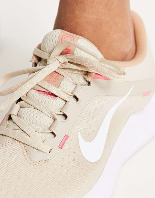 Nike Running Air Winflo 10 trainers in sand