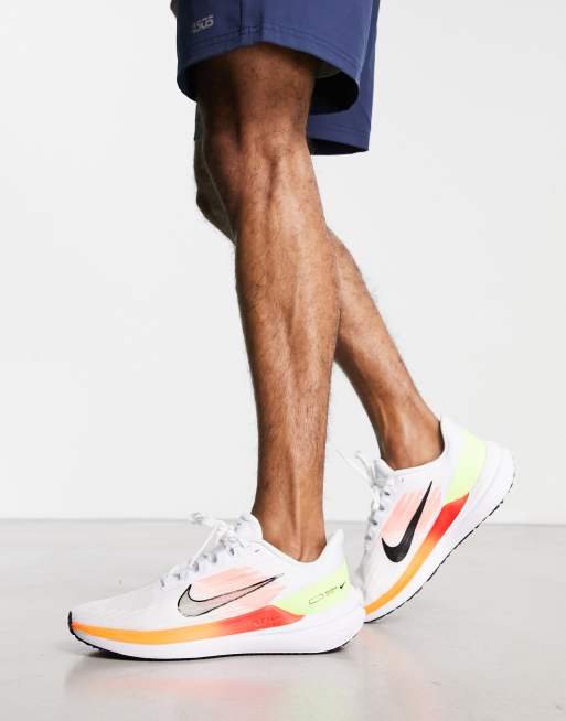 Nike Running – Air Winflo 9 – Sneaker in Weiß und Orange