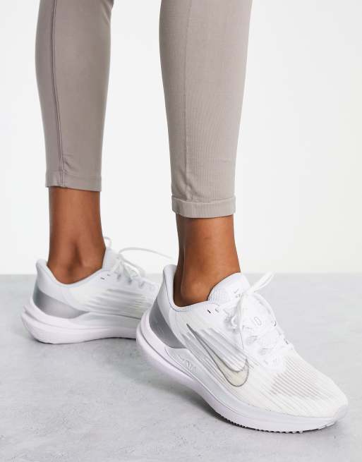 Nike Running Air Winflo 9 sneakers in white