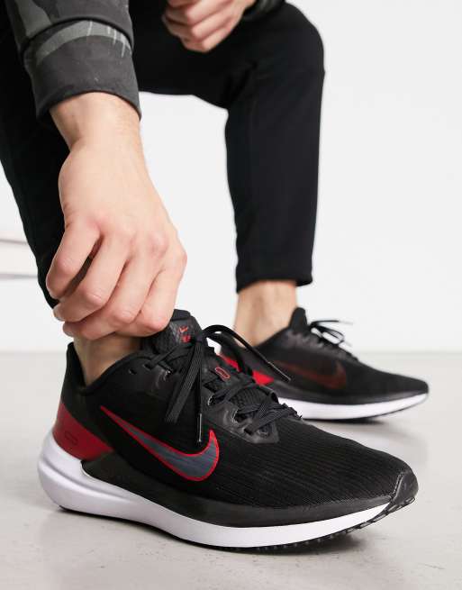 Nike Running - Air Winflo 9 - Sneakers in zwart en rood