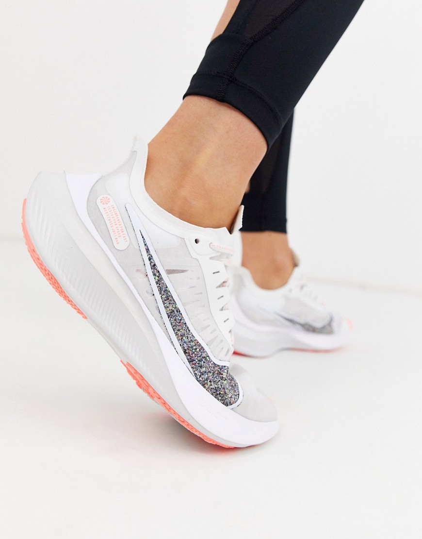 Nike Running air zoom gravity trainers in white
