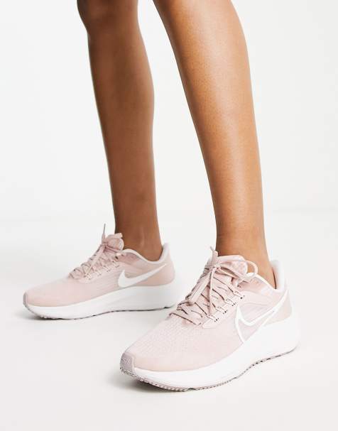 Roze discount nike sneakers