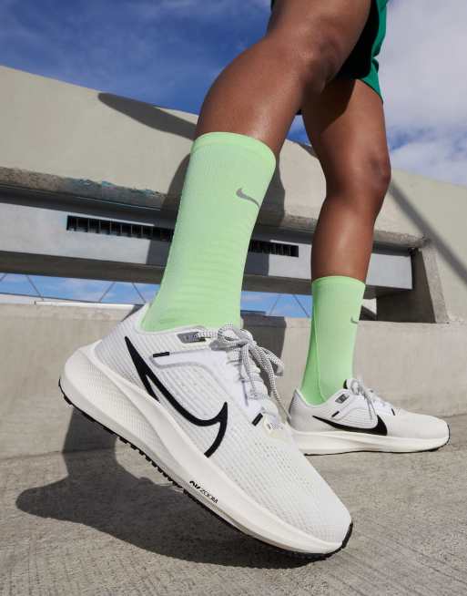 Nike Running - Air Zoom Pegasus 40 - Sneakers in gebroken wit en zwart