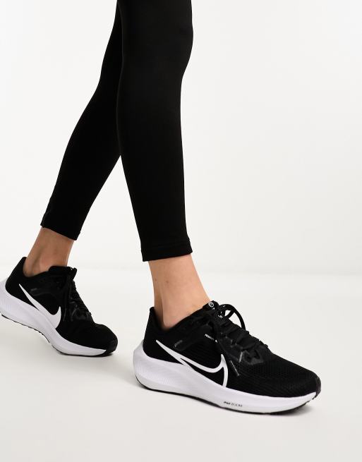 Running air zoom pegasus shop trainers in black and white