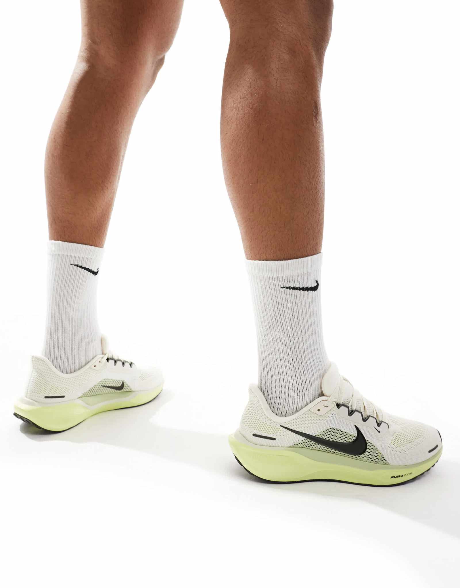 Кроссовки Nike Running Air Zoom Pegasus 41 темно-белого и зеленого цветов