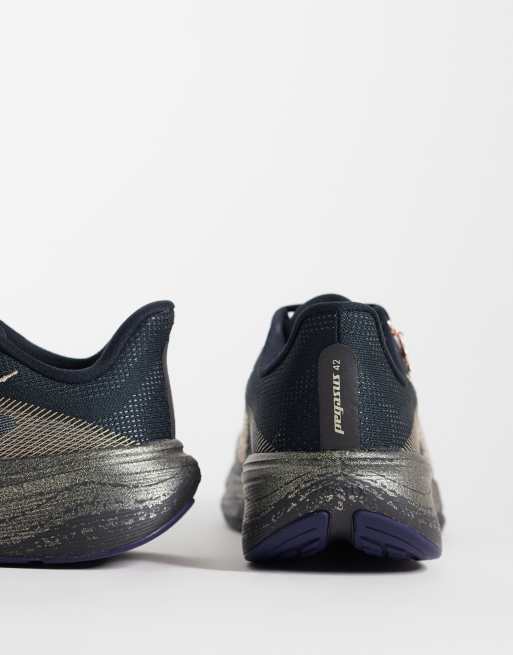 Nike Running Air Zoom Pegasus 42 sneakers nere e oro, 4 di 5