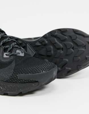 black trail trainers