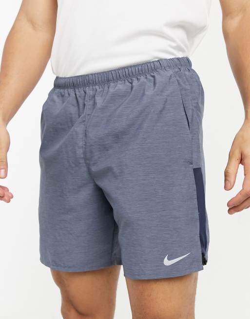 Nike Running - Challenger - 7 inch short in marineblauw